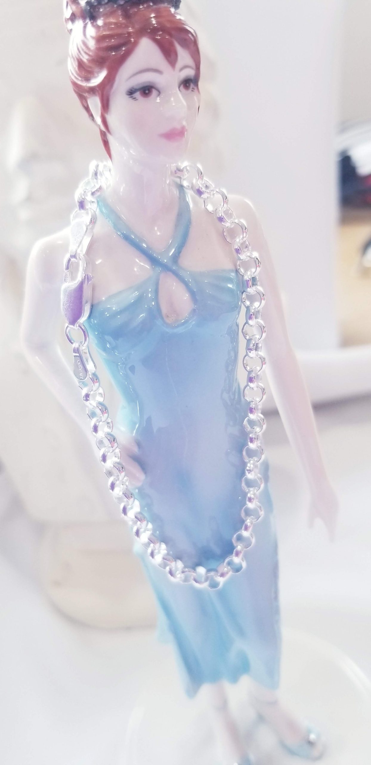 Bracelet Rolo on figurine